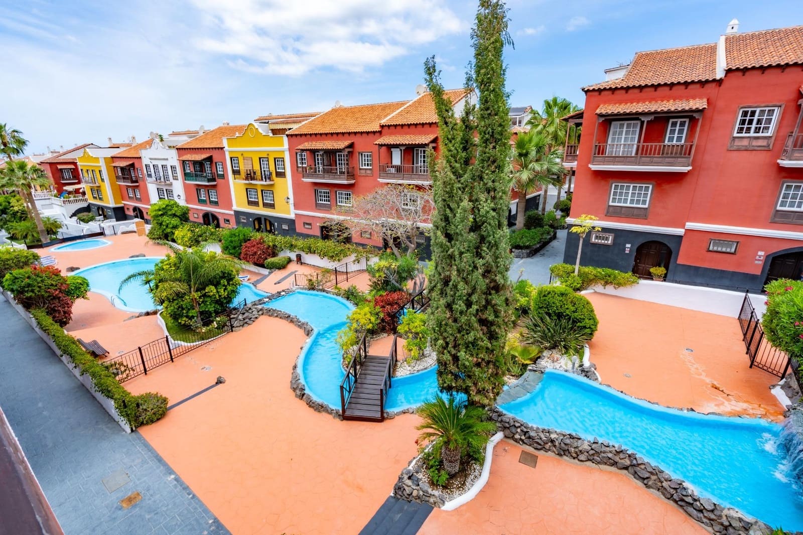 Adosado de 4 habitaciones en Adeje en venta - 589.000 € (Ref: 9833730)
