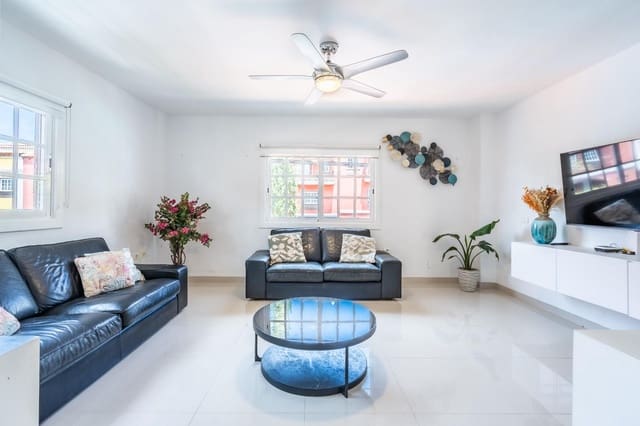 Adosado de 4 habitaciones en Casco Urbano, Adeje en venta - 589.000 € (Ref: 9833730)