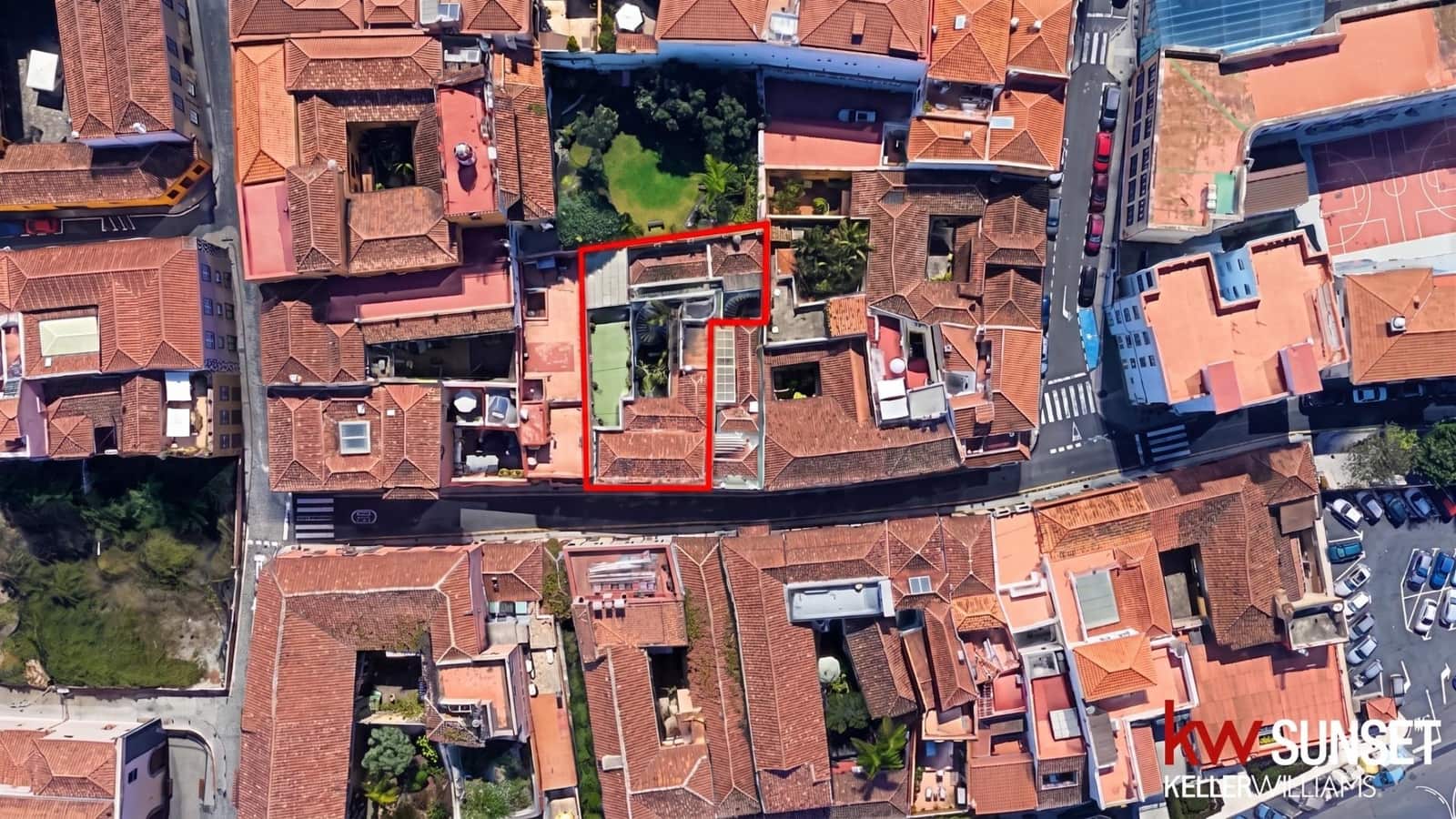 15 bedroom Townhouse for sale in La Orotava with garage - € 550,000 (Ref: 9913241)