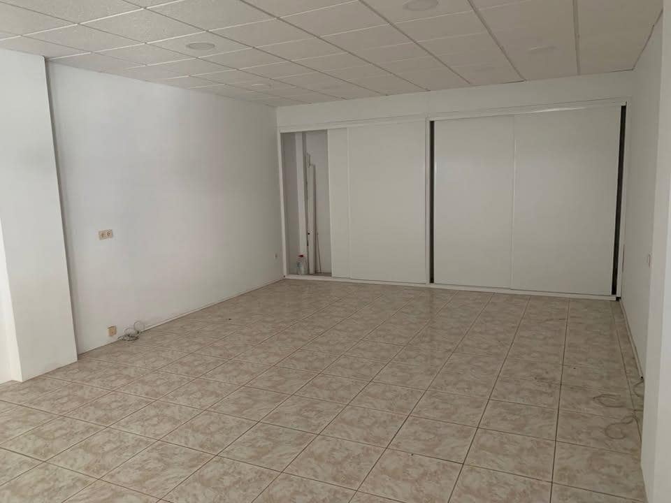 Commercial for sale in Playa Fanabe - € 129,000 (Ref: 9922374)