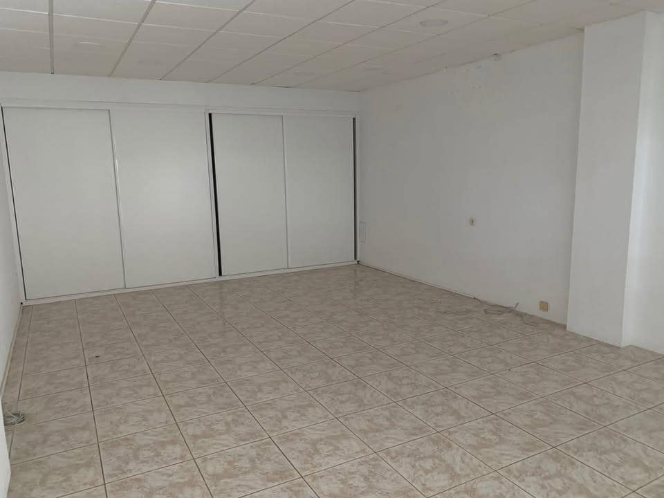 Commercial for sale in Playa Fanabe - € 129,000 (Ref: 9922374)