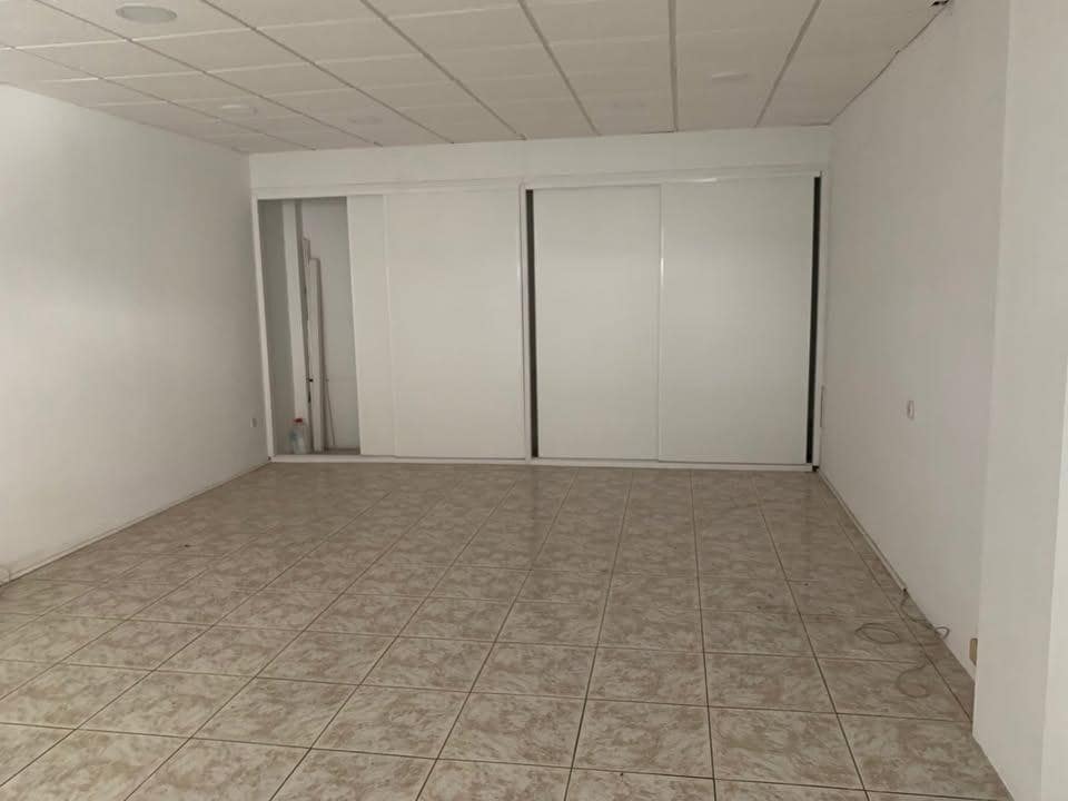 Commercial for sale in Playa Fanabe - € 129,000 (Ref: 9922374)