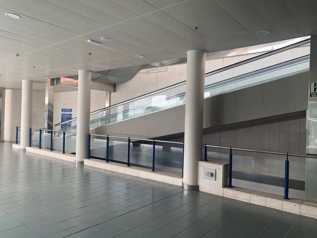 Commercieel te koop in Playa Fañabe, Adeje - € 129.000 (Ref: 9922374)