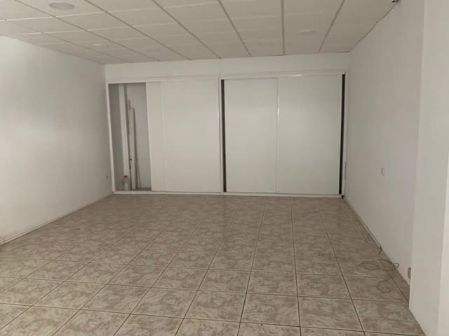 Commercieel te koop in Playa Fañabe, Adeje - € 129.000 (Ref: 9922374)