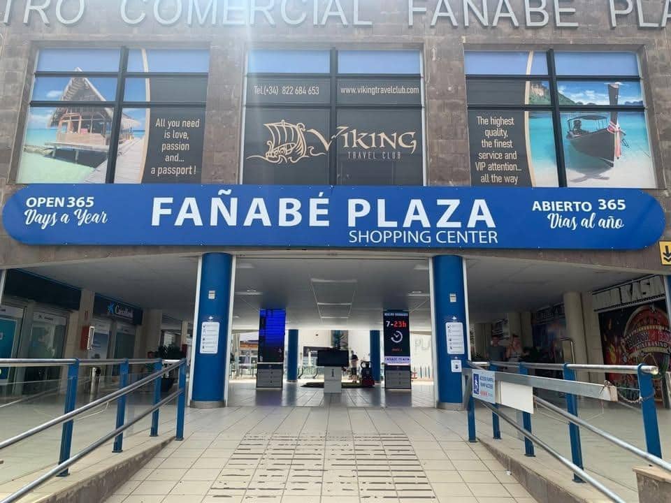 Commercial for sale in Playa Fanabe - € 129,000 (Ref: 9922374)