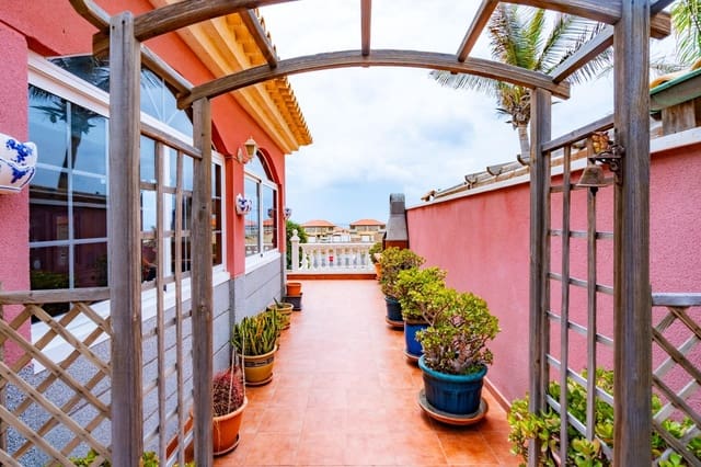 3 soverom Rekkehus til leie i El Medano, Granadilla de Abona med svømmebasseng - € 2 000 (Ref: 9945787)