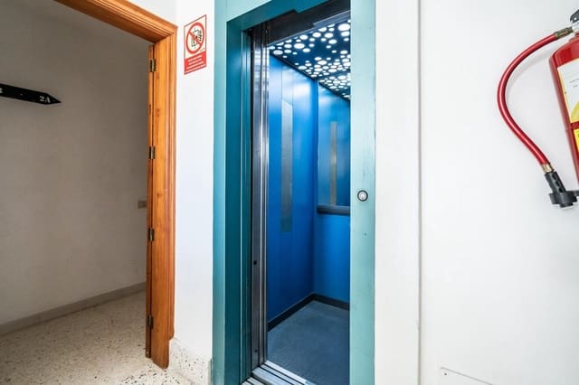 2 slaapkamer Appartement te koop in Los Cristianos, Arona - € 247.000 (Ref: 9966710)