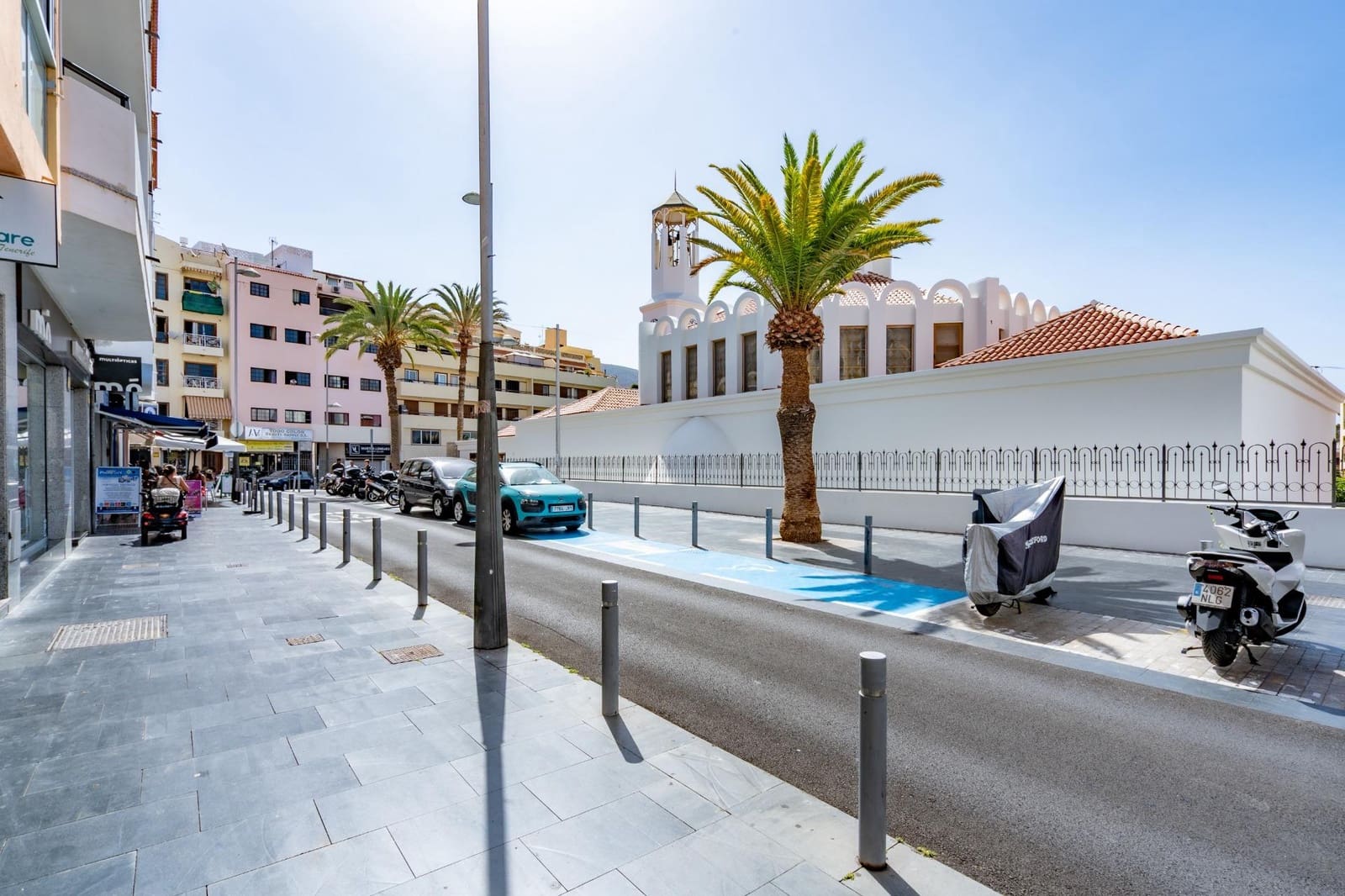 2 bedroom Apartment for sale in Los Cristianos - € 247,000 (Ref: 9966710)