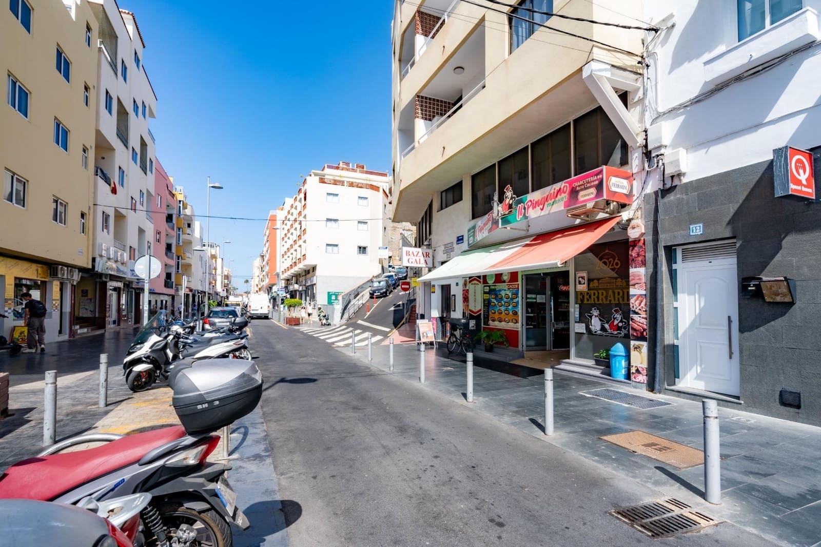 2 bedroom Apartment for sale in Los Cristianos - € 247,000 (Ref: 9966710)