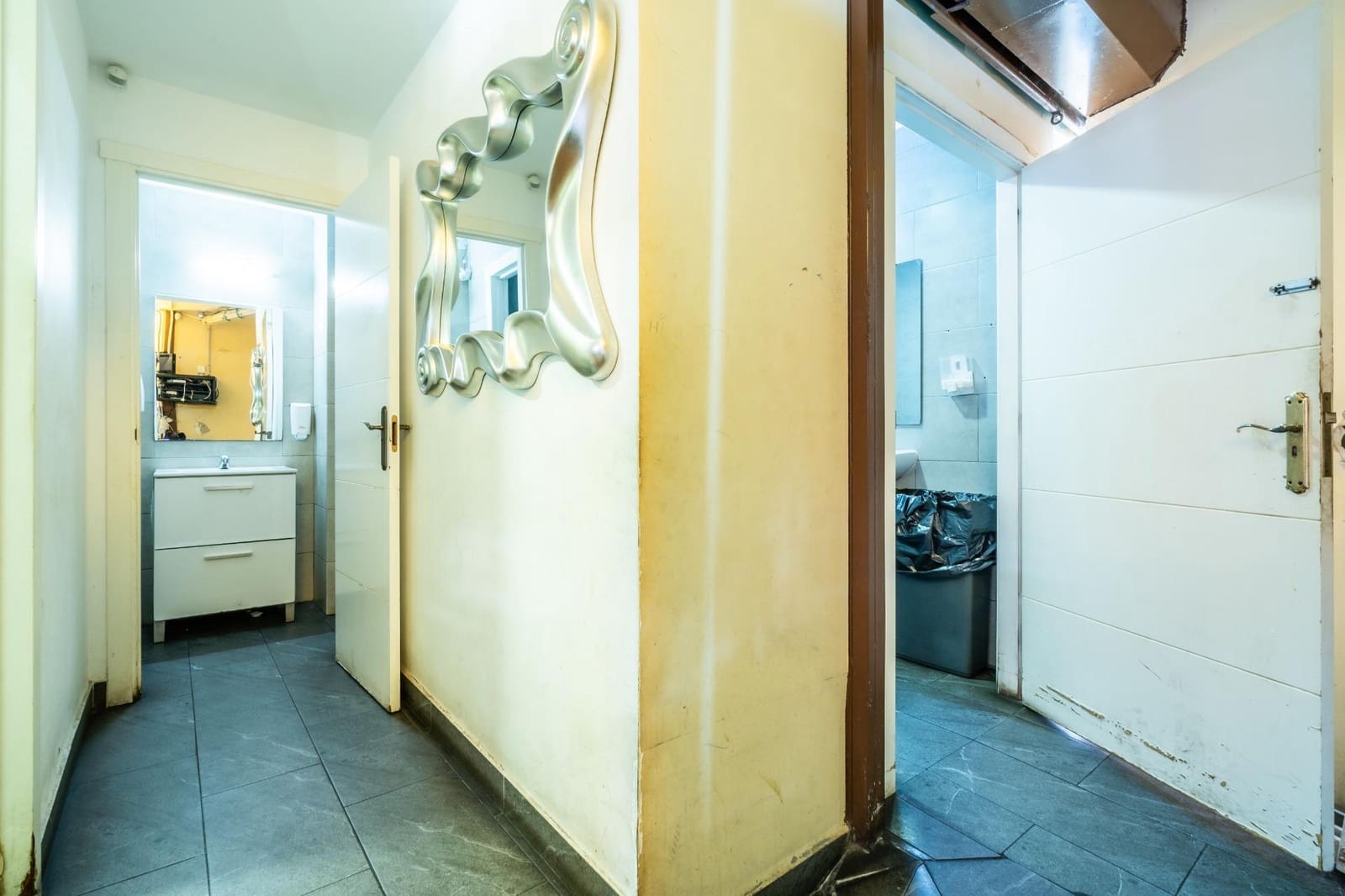 Kommersiell til salgs i Playa de las Americas - € 399 000 (Ref: 9983076)