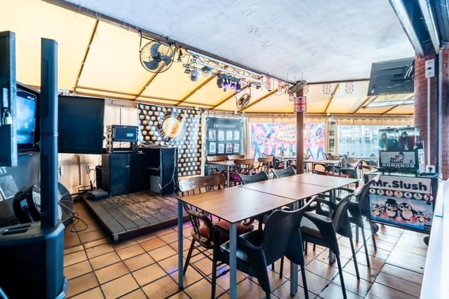 Kommersiell til salgs i Playa de las Americas, Arona - € 399 000 (Ref: 9983076)