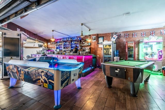 Kommersiell til salgs i Playa de las Americas, Arona - € 399 000 (Ref: 9983076)