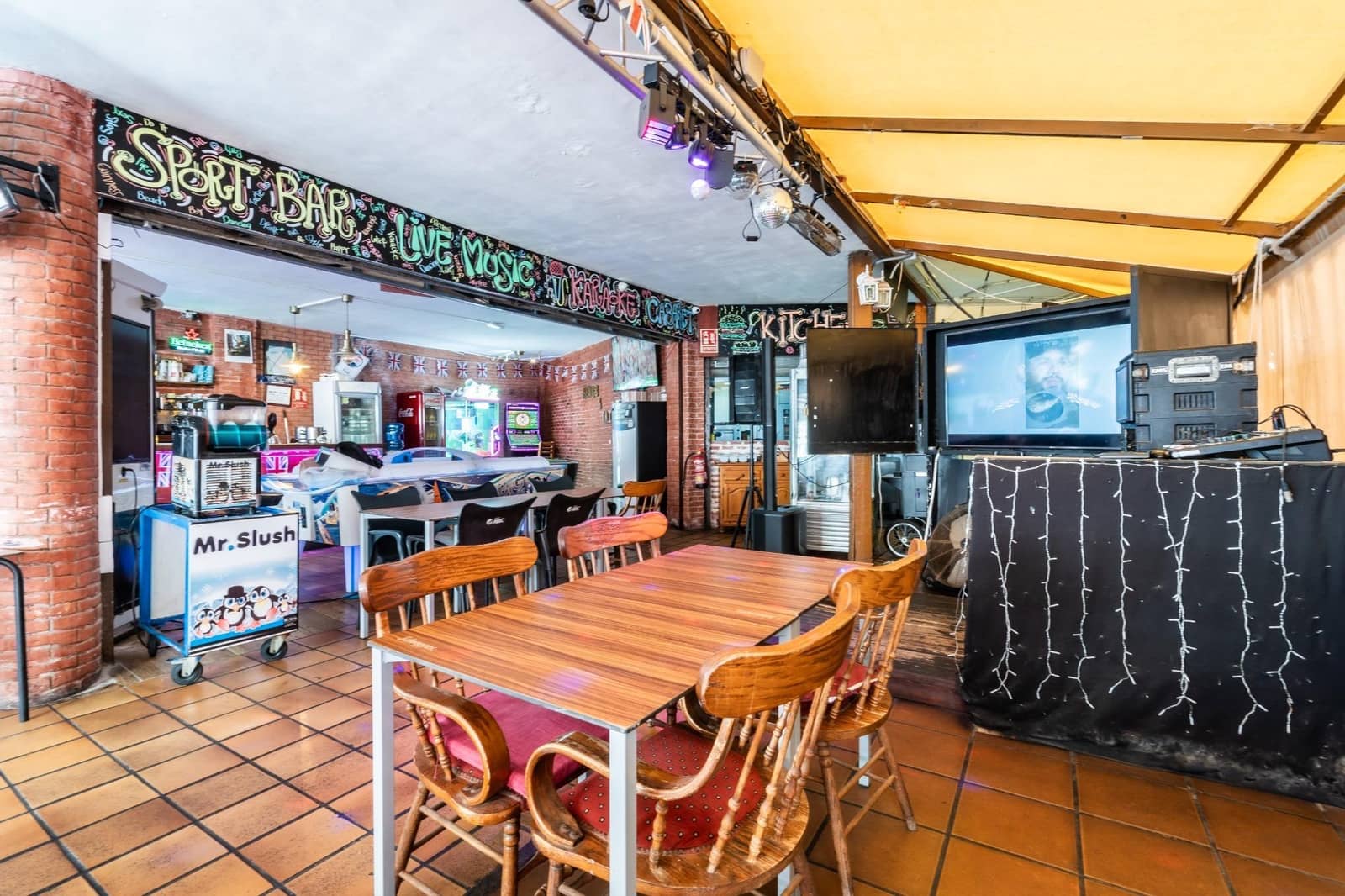 Kommersiell til salgs i Playa de las Americas - € 399 000 (Ref: 9983076)