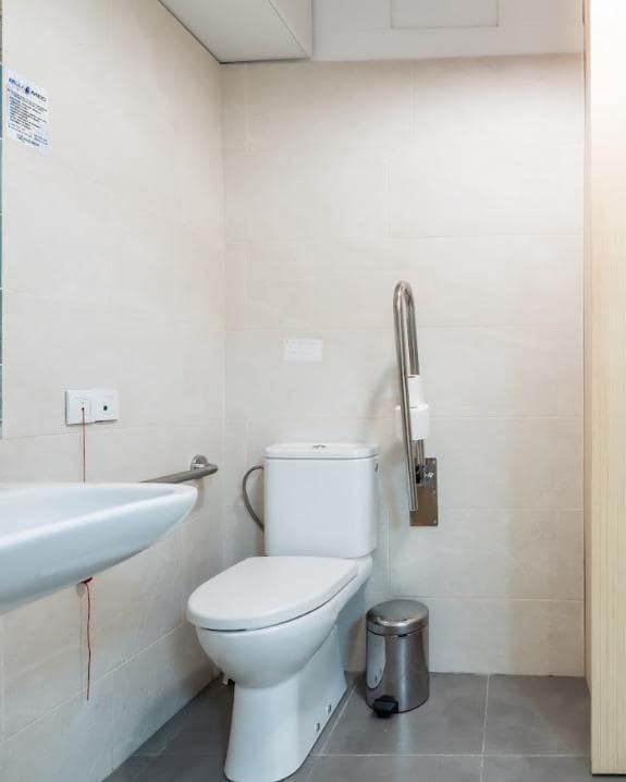 Commercieel te huur in El Medano - € 1.000 (Ref: 9986935)