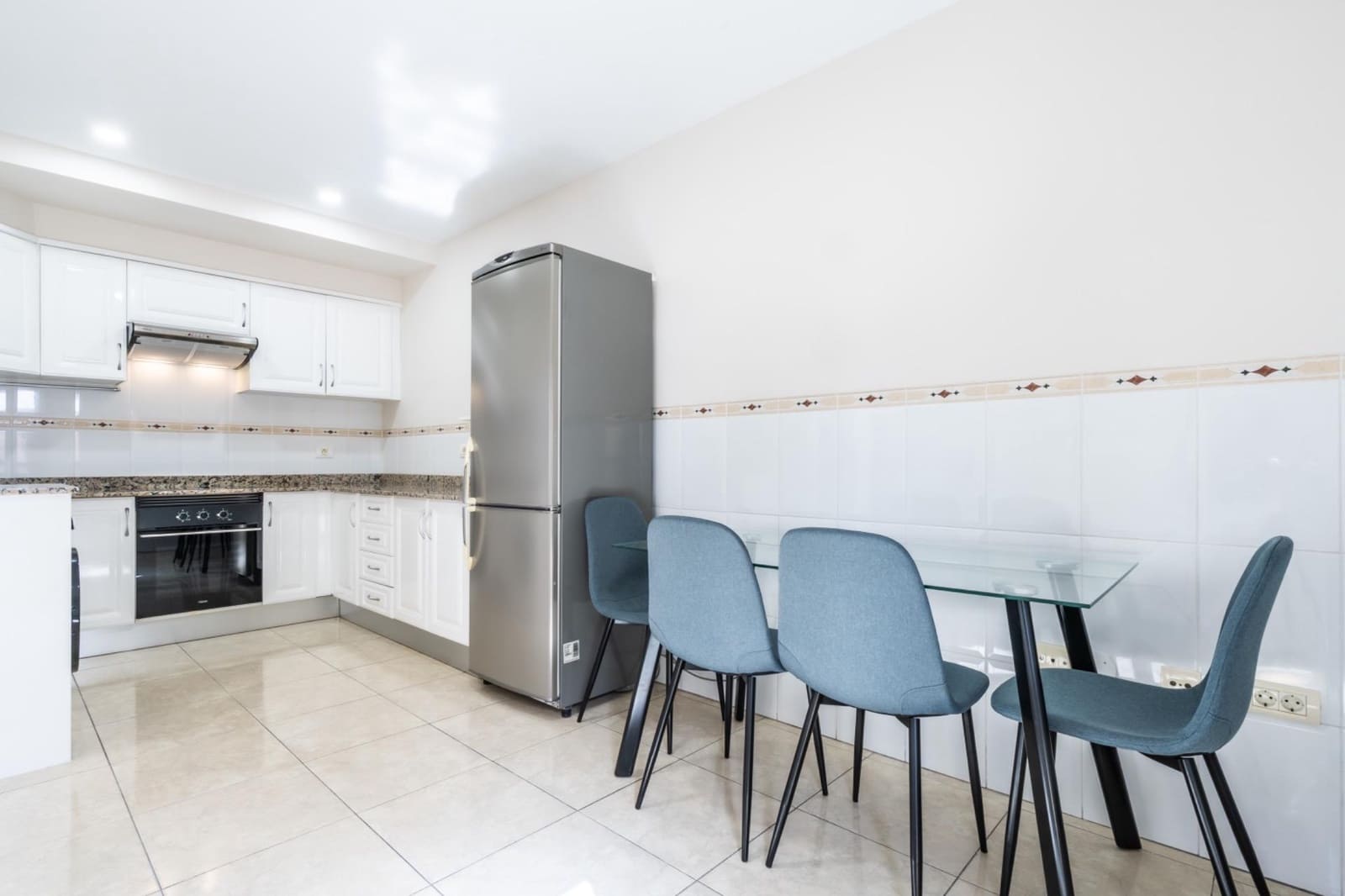 4 soverom Rekkehus til salgs i San Isidro de Abona med garasje - € 420 000 (Ref: 9997186)