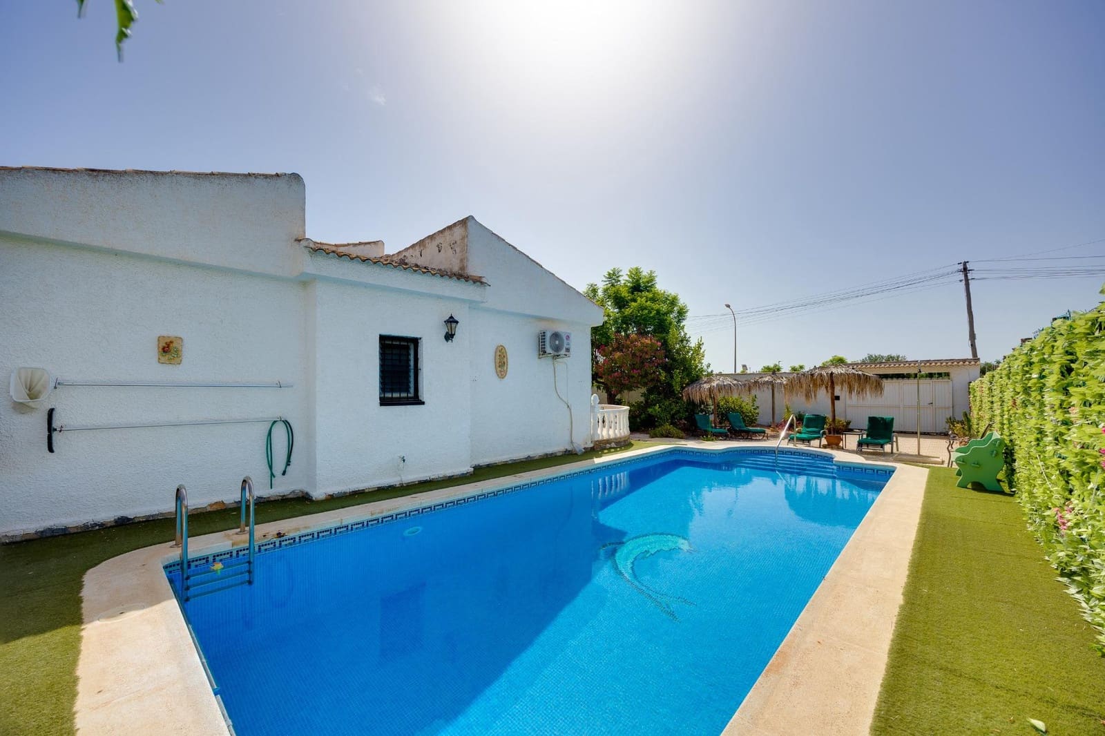 4 bedroom Villa for sale in Torrevieja with pool garage - € 499,900 (Ref: 10003627)