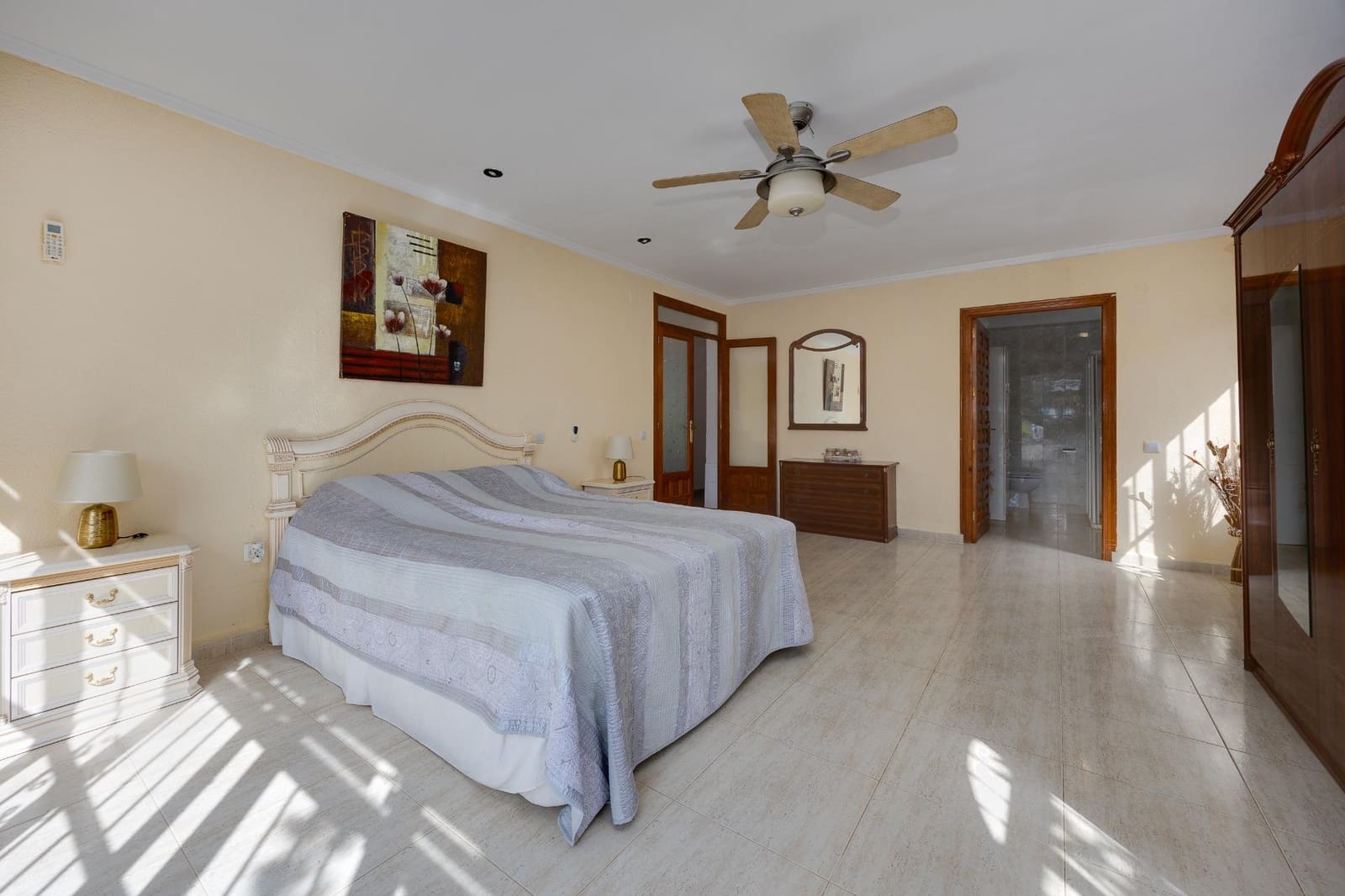 4 bedroom Villa for sale in Torrevieja with pool garage - € 499,900 (Ref: 10003627)