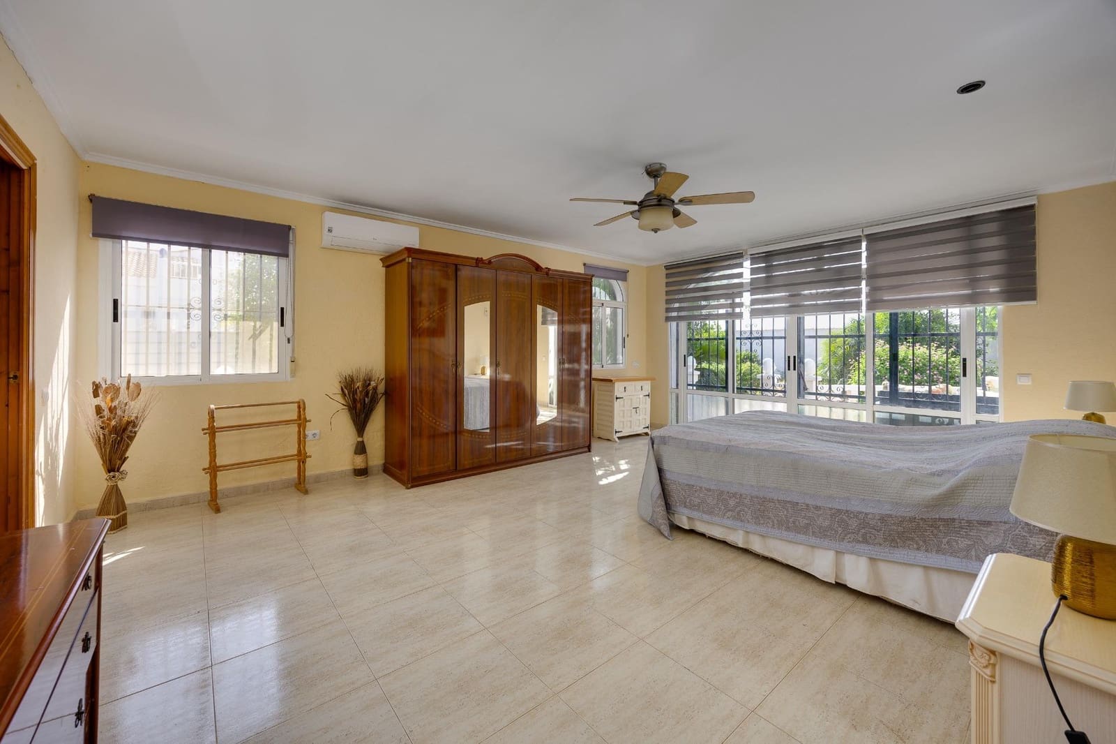 4 bedroom Villa for sale in Torrevieja with pool garage - € 499,900 (Ref: 10003627)