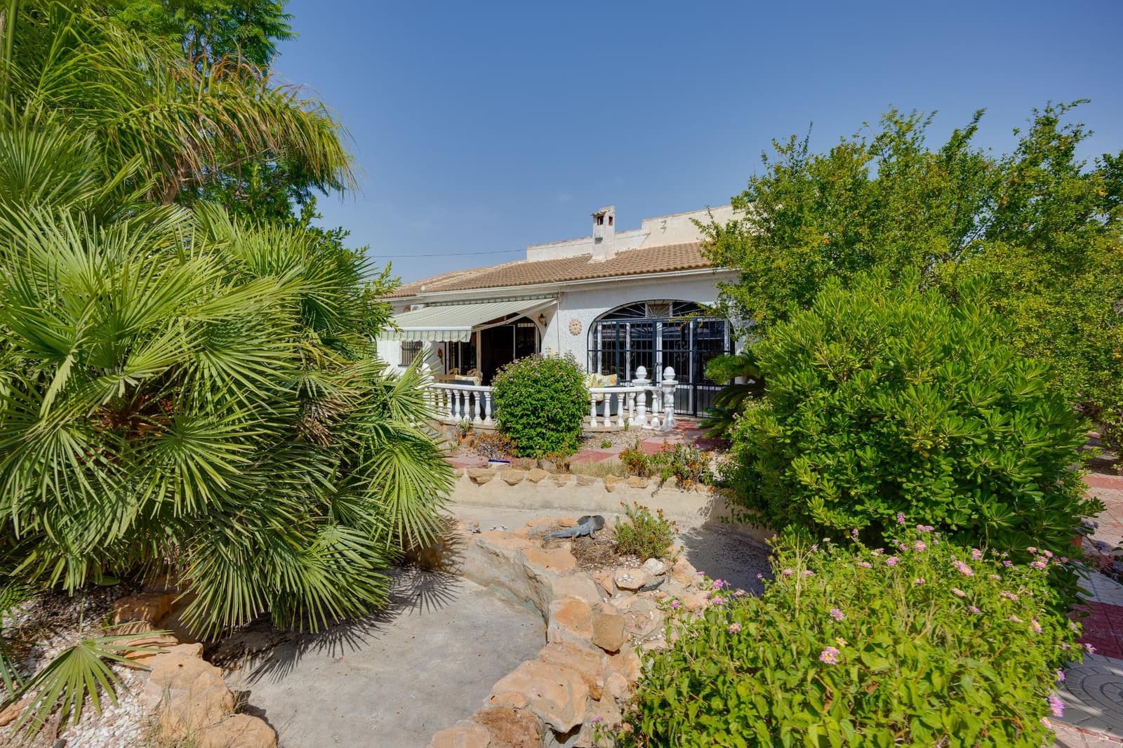 4 bedroom Villa for sale in Torrevieja with pool garage - € 499,900 (Ref: 10003627)