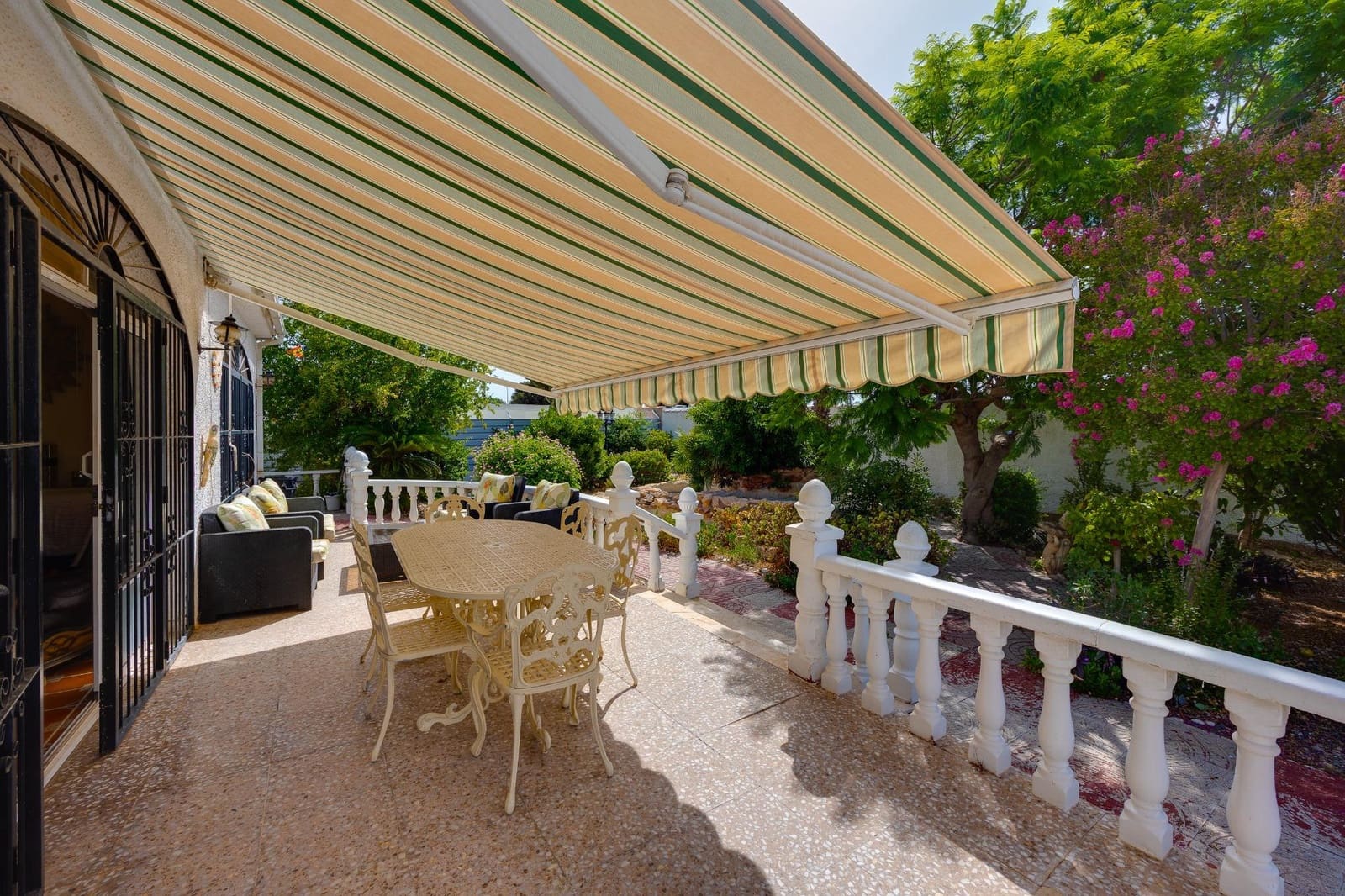4 bedroom Villa for sale in Torrevieja with pool garage - € 499,900 (Ref: 10003627)