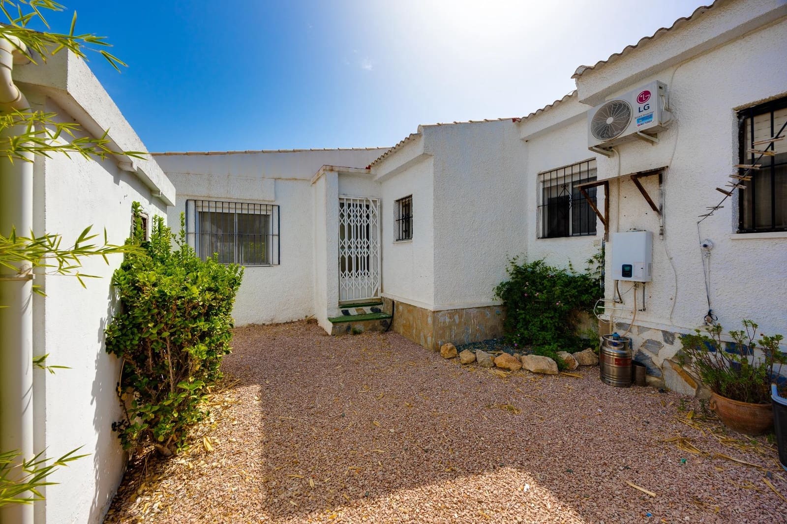 4 bedroom Villa for sale in Torrevieja with pool garage - € 499,900 (Ref: 10003627)