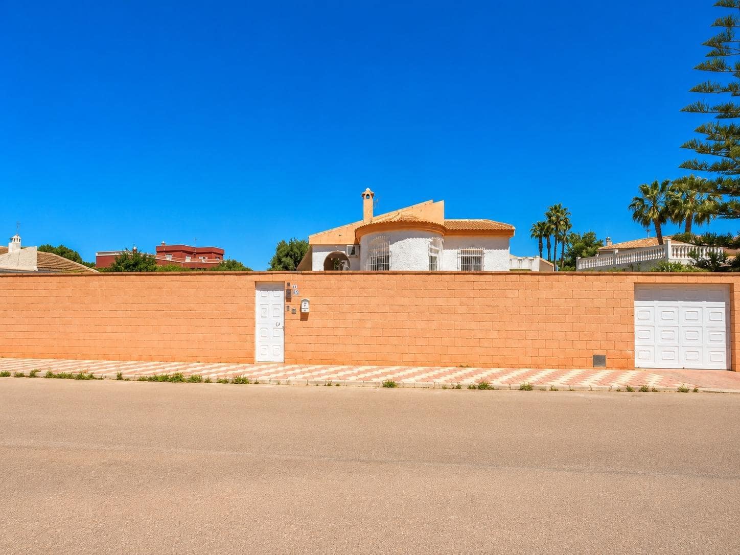 5 sypialnia Willa na sprzedaż w Torrevieja z basenem garażem - 399 000 € (Ref: 10059196)