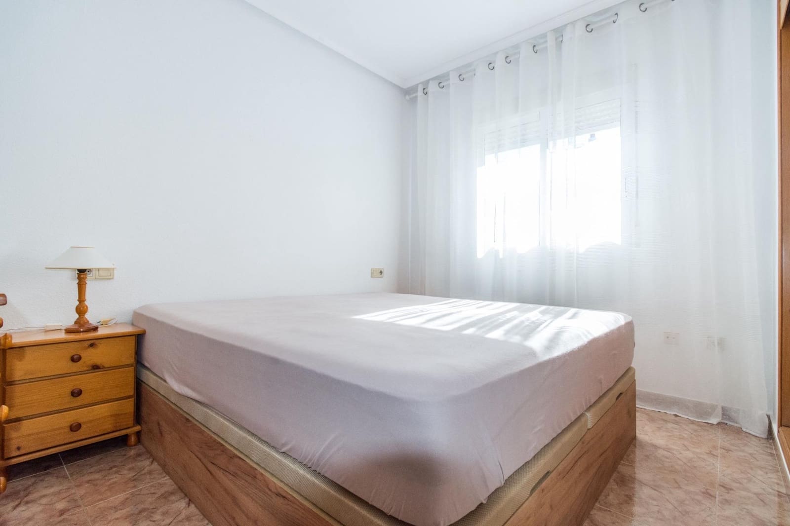 Apartamento de 2 habitaciones en Torrevieja en venta - 129.000 € (Ref: 10070951)