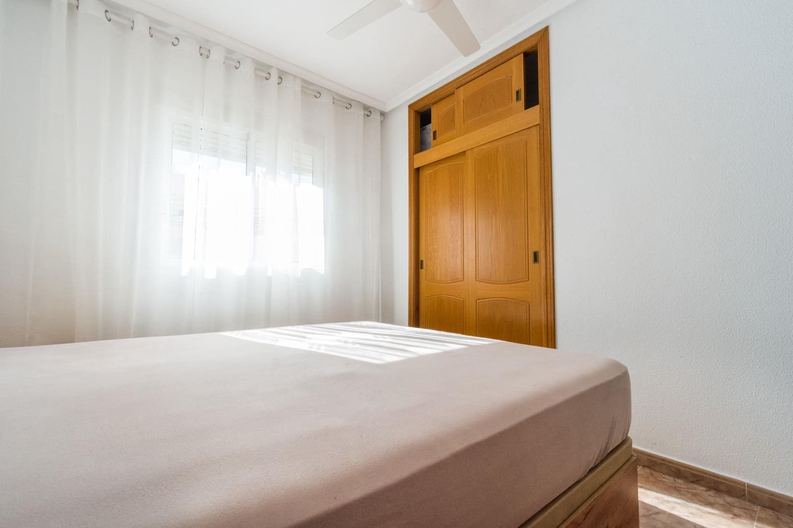 Apartamento de 2 habitaciones en Torrevieja en venta - 129.000 € (Ref: 10070951)