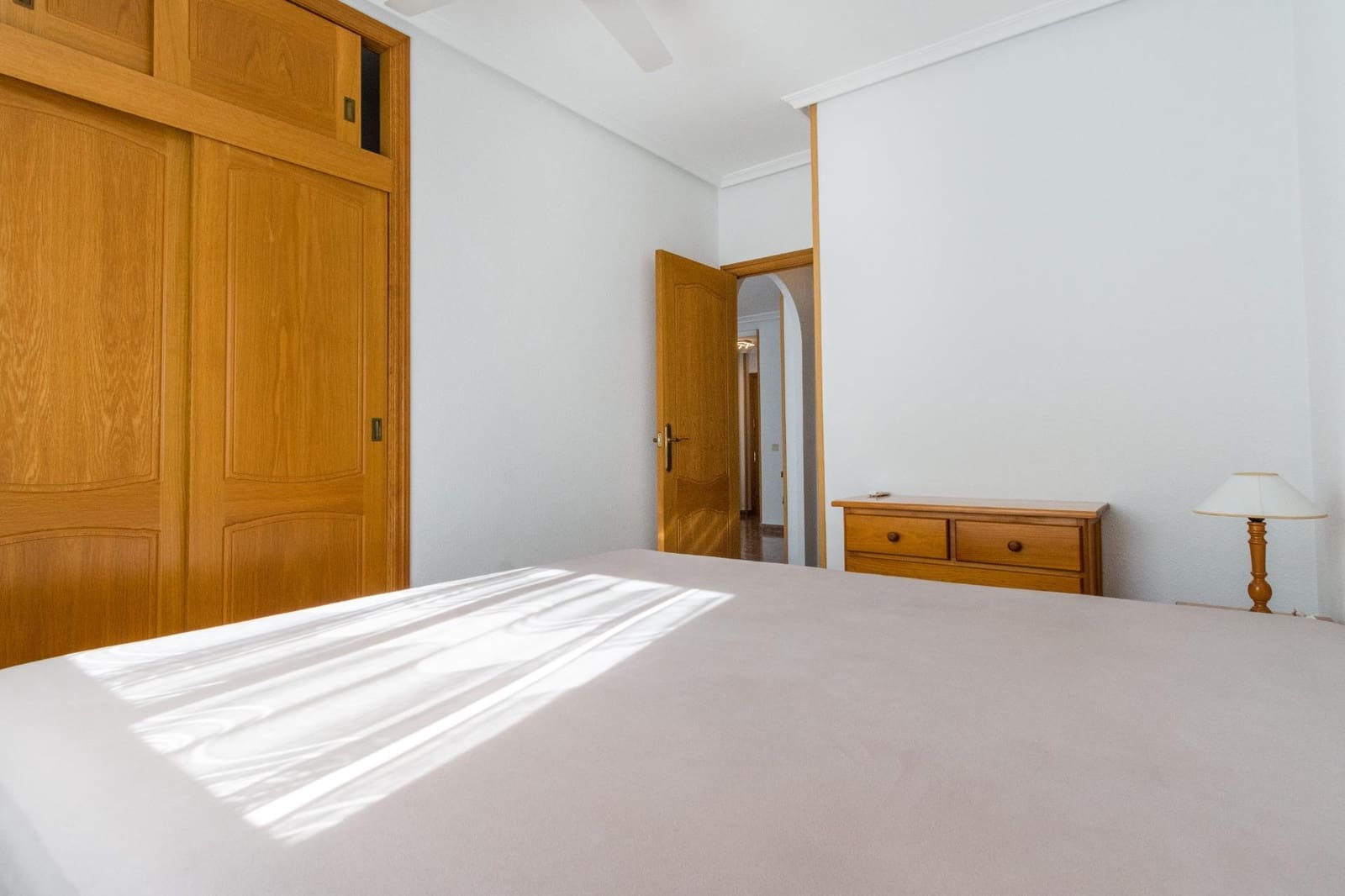 Apartamento de 2 habitaciones en Torrevieja en venta - 129.000 € (Ref: 10070951)