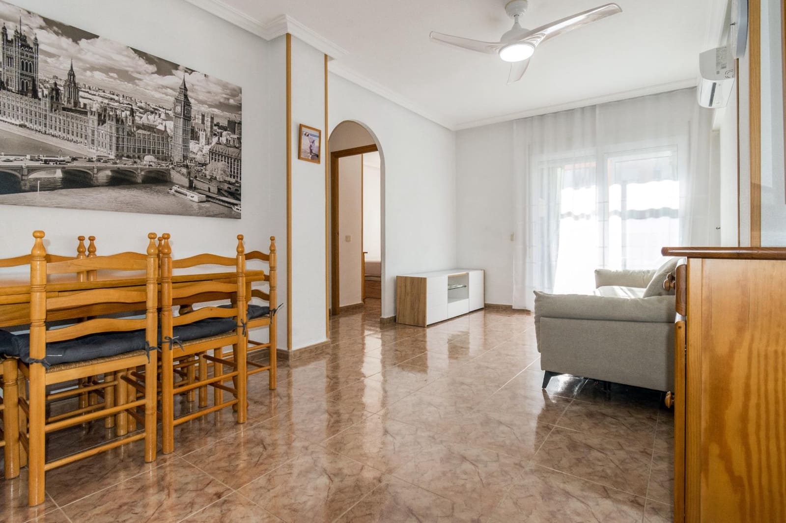 Apartamento de 2 habitaciones en Torrevieja en venta - 129.000 € (Ref: 10070951)