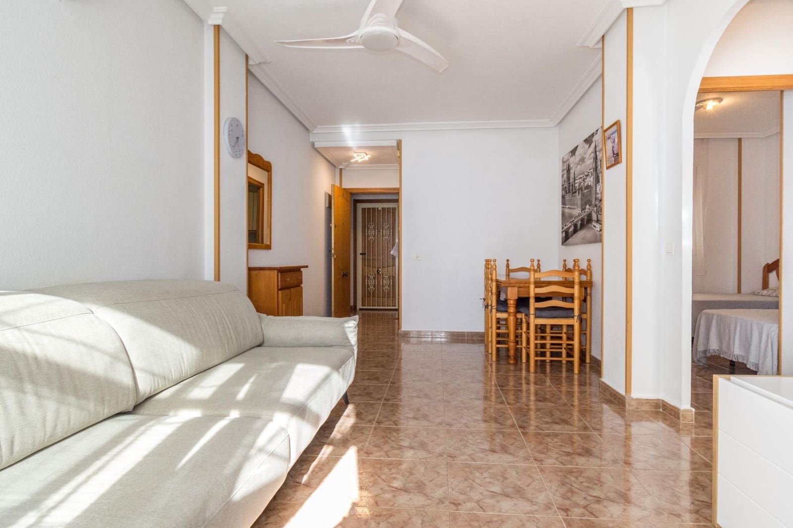 Apartamento de 2 habitaciones en Torrevieja en venta - 129.000 € (Ref: 10070951)