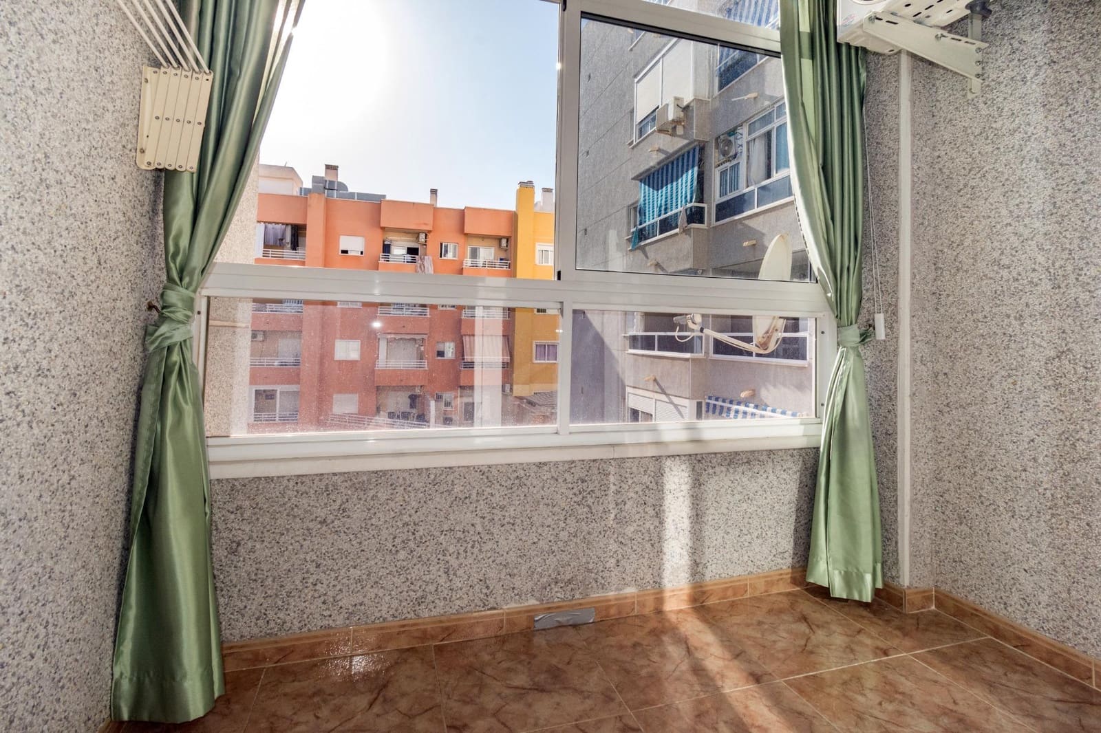 Apartamento de 2 habitaciones en Torrevieja en venta - 129.000 € (Ref: 10070951)