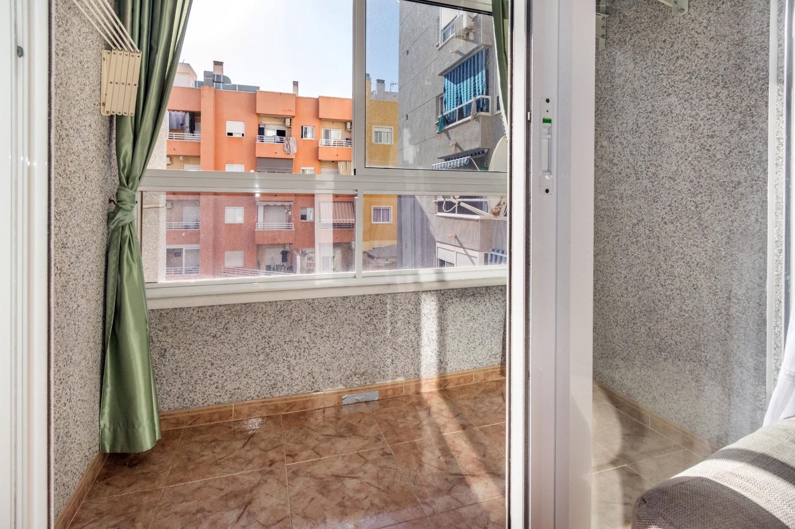 Apartamento de 2 habitaciones en Torrevieja en venta - 129.000 € (Ref: 10070951)