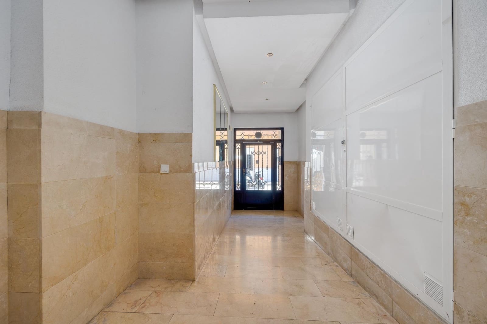 2 soverom Leilighet til salgs i Torrevieja med garasje - € 128 000 (Ref: 10094750)