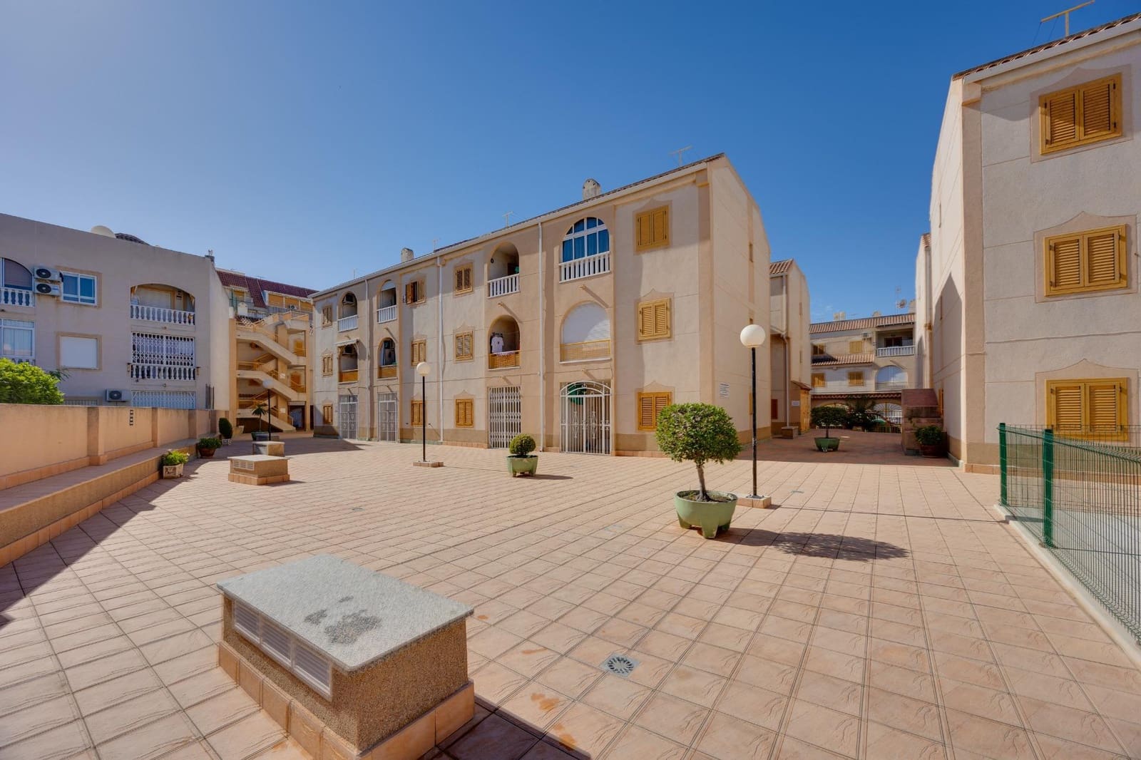 3 soveværelse Lejlighed til salg i Torrevieja med swimmingpool - € 159.900 (Ref: 10094751)