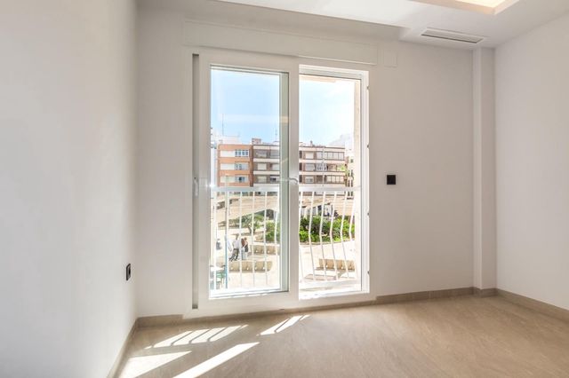 3 quarto Apartamento para venda em Torrevieja - 285 000 € (Ref: 10109754)