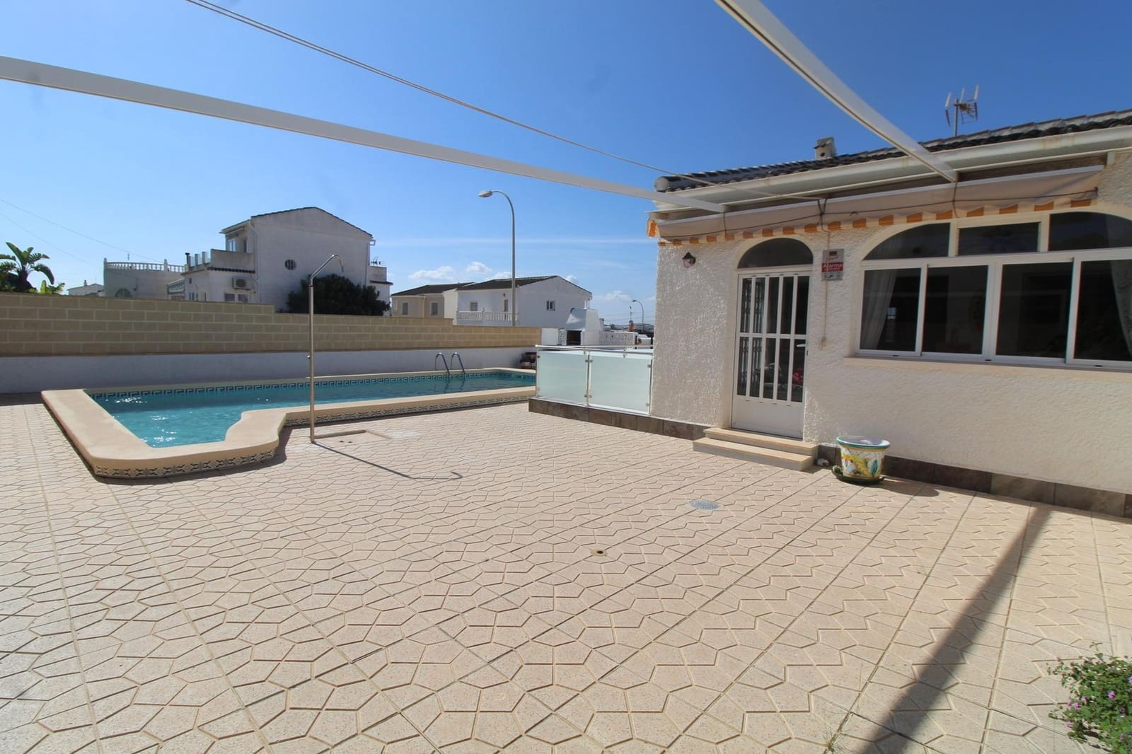 3 soveværelse Villa til salg i Torrevieja med swimmingpool garage - € 325.000 (Ref: 10180682)