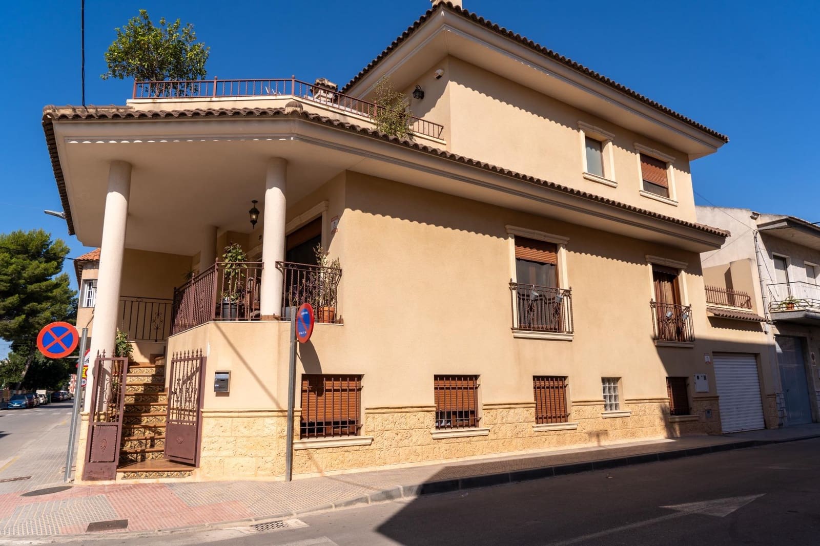 4 bedroom Villa for sale in Rafal with garage - € 274,000 (Ref: 8595471)