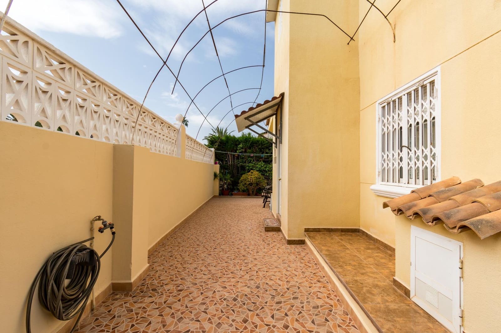 4 bedroom Villa for sale in Playa Flamenca with pool garage - € 590,000 (Ref: 8662848)