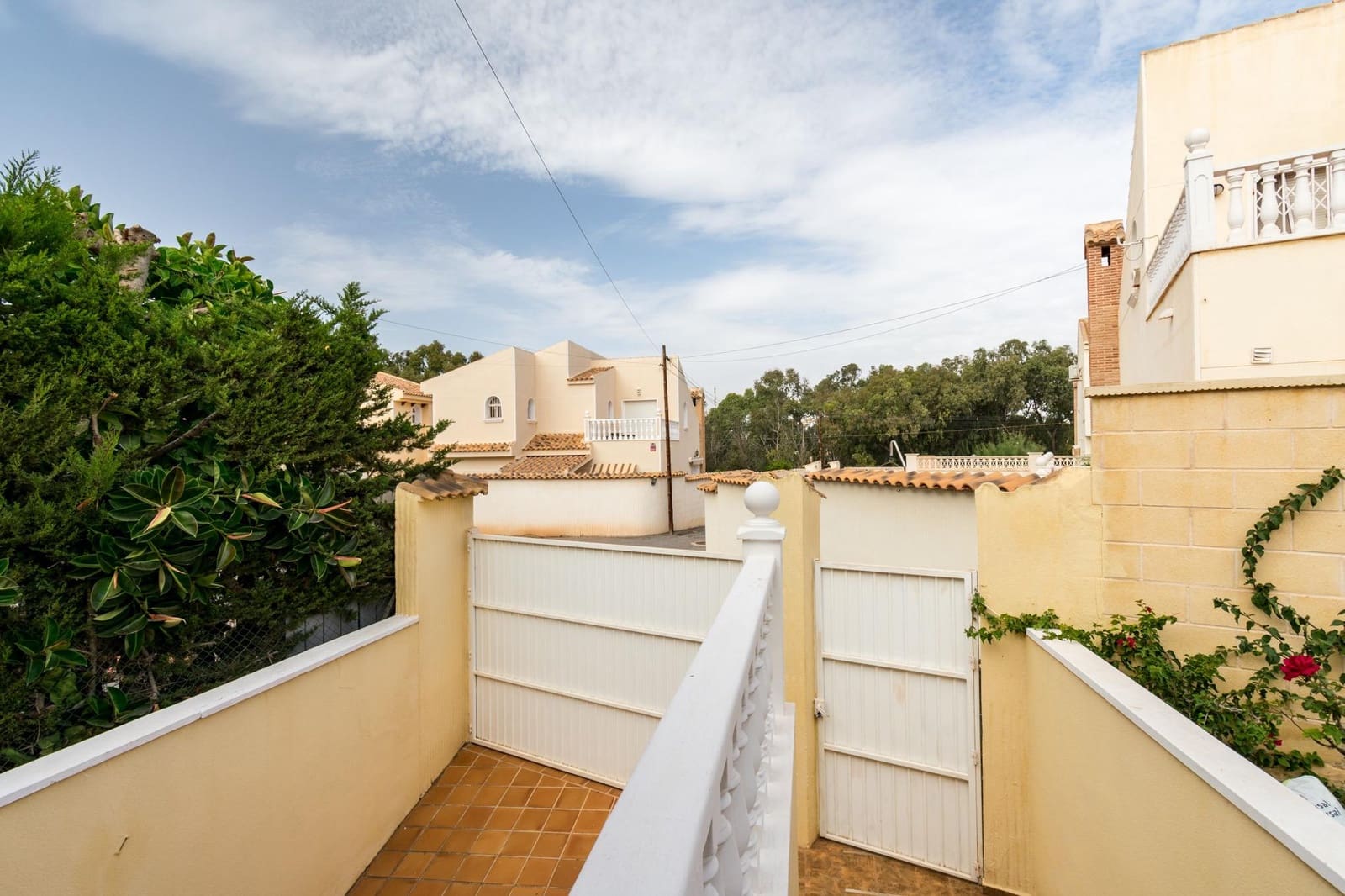 4 bedroom Villa for sale in Playa Flamenca with pool garage - € 590,000 (Ref: 8662848)