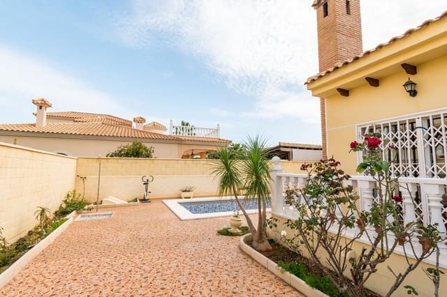 4 bedroom Villa for sale in Playa Flamenca, Orihuela with pool garage - € 590,000 (Ref: 8662848)