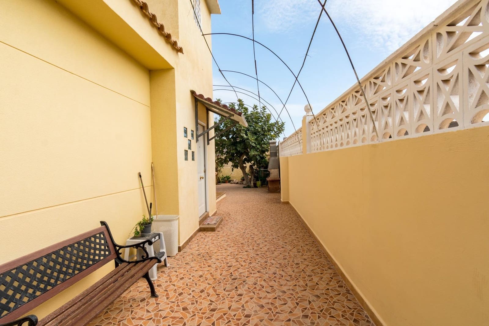 4 bedroom Villa for sale in Playa Flamenca with pool garage - € 590,000 (Ref: 8662848)