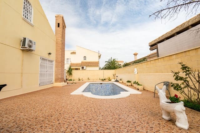 4 bedroom Villa for sale in Playa Flamenca, Orihuela with pool garage - € 590,000 (Ref: 8662848)