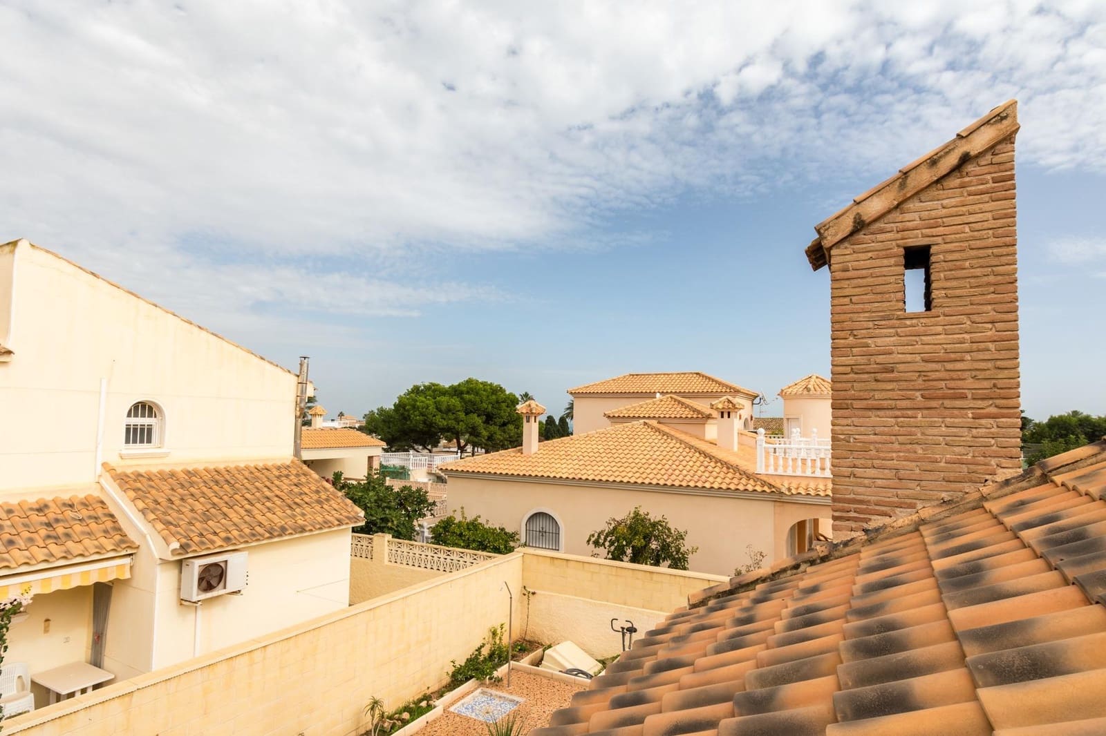 4 bedroom Villa for sale in Playa Flamenca with pool garage - € 590,000 (Ref: 8662848)