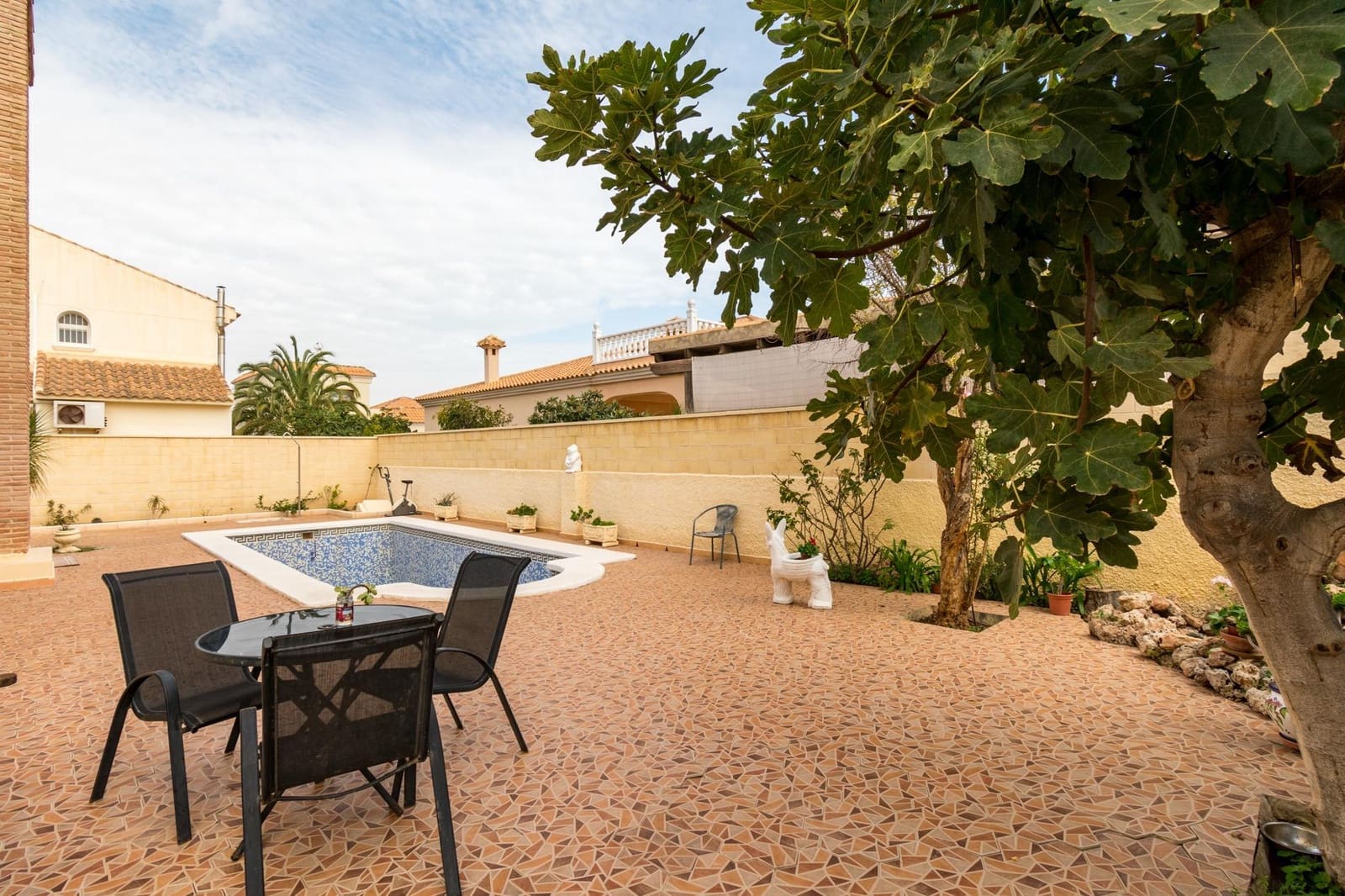 4 bedroom Villa for sale in Playa Flamenca with pool garage - € 590,000 (Ref: 8662848)