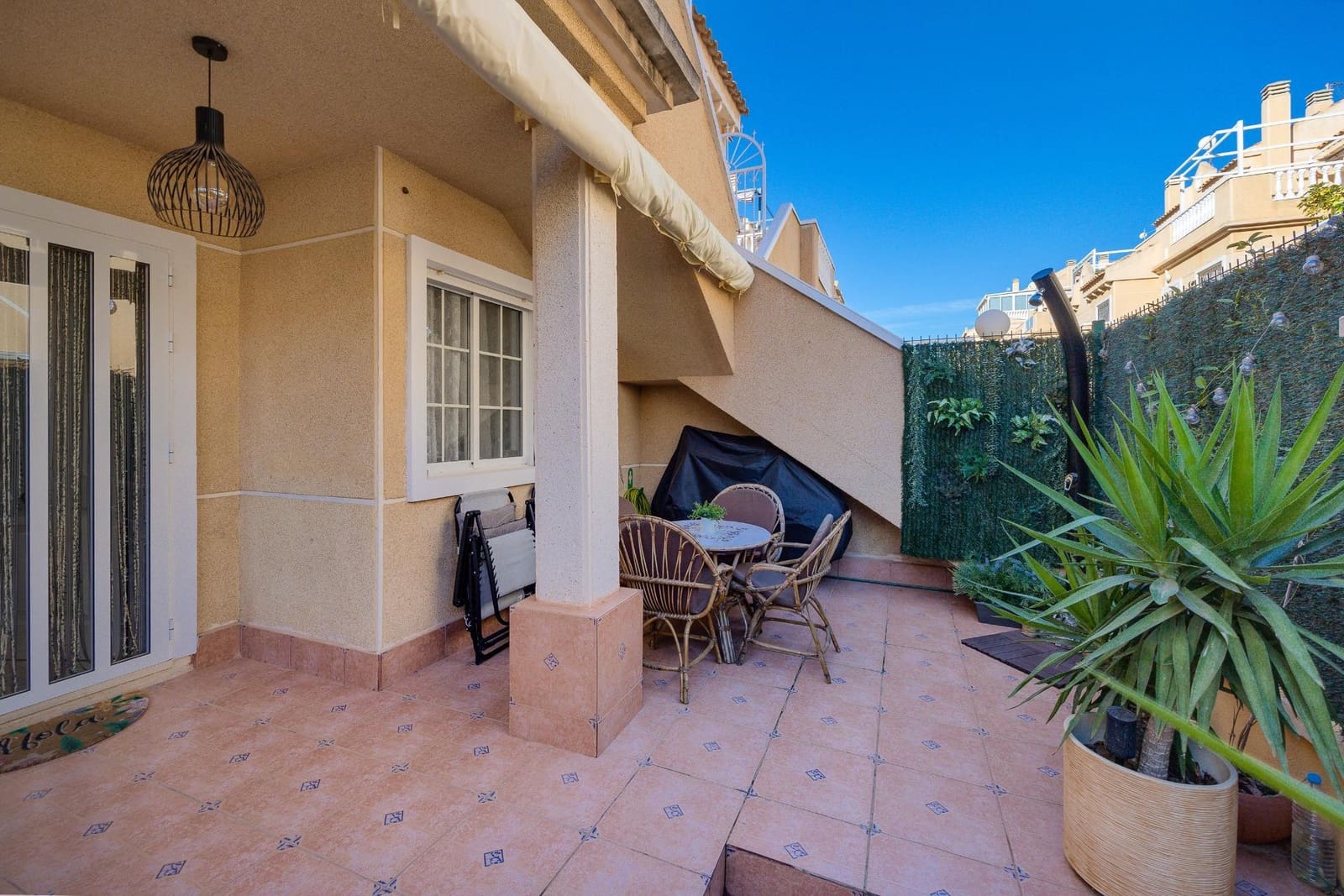 2 makuuhuone Bungalow myytävänä paikassa Torrevieja mukana uima-altaan - 183 900 € (Ref: 9462116)