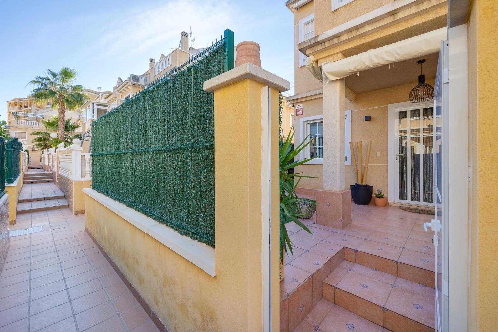 2 makuuhuone Bungalow myytävänä paikassa Torrevieja mukana uima-altaan - 183 900 € (Ref: 9462116)