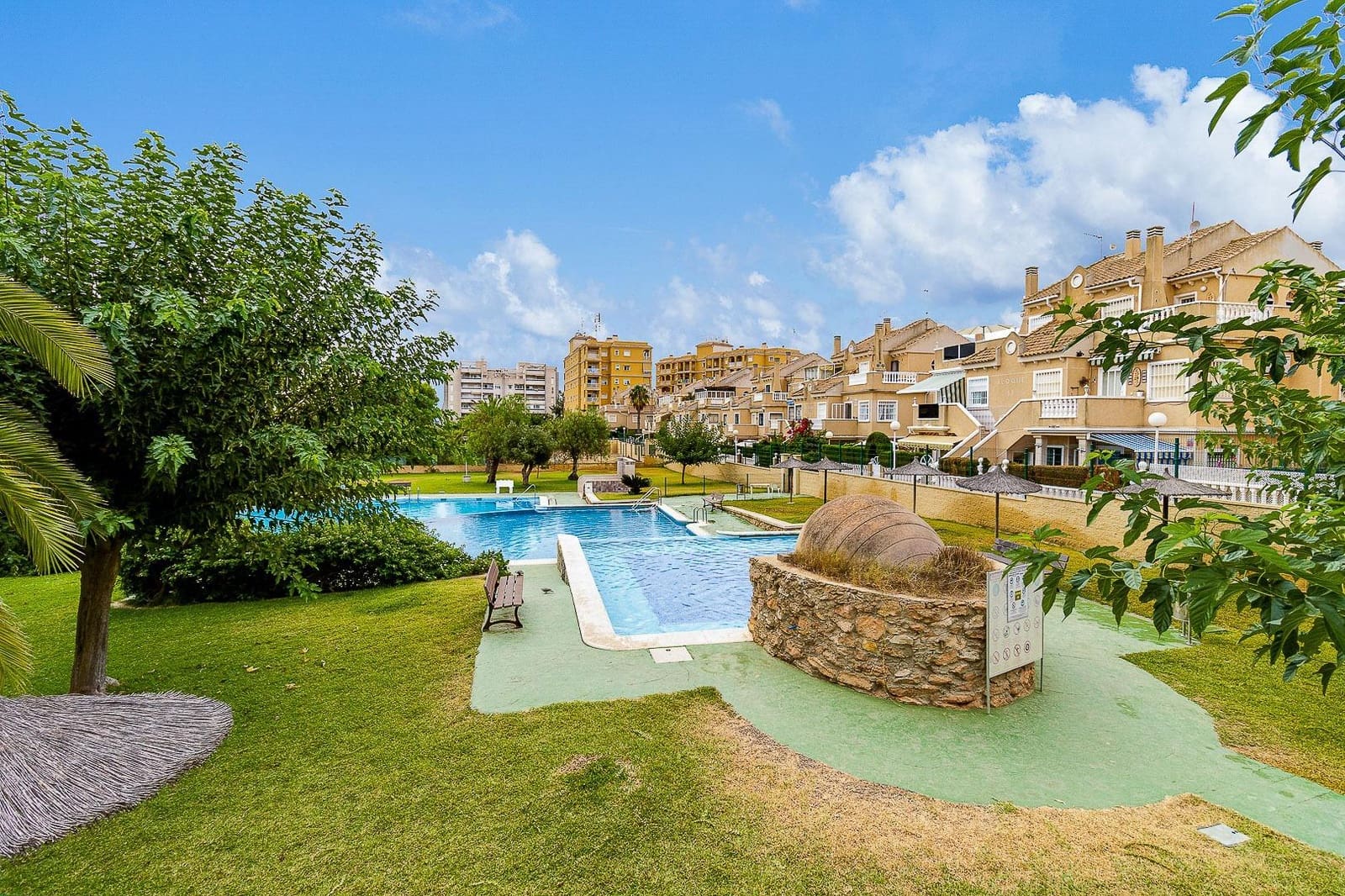 2 makuuhuone Bungalow myytävänä paikassa Torrevieja mukana uima-altaan - 183 900 € (Ref: 9462116)