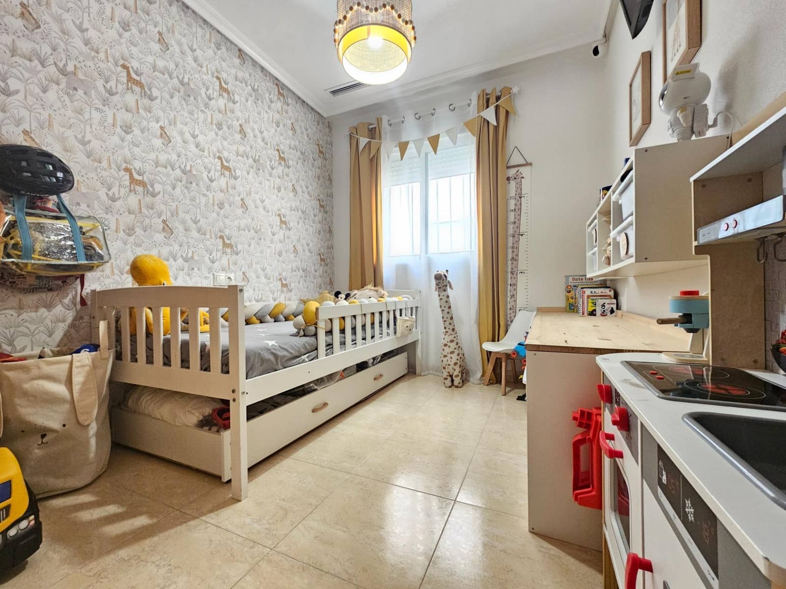 3 bedroom Apartment for sale in Torrevieja with garage - € 196,000 (Ref: 9462119)