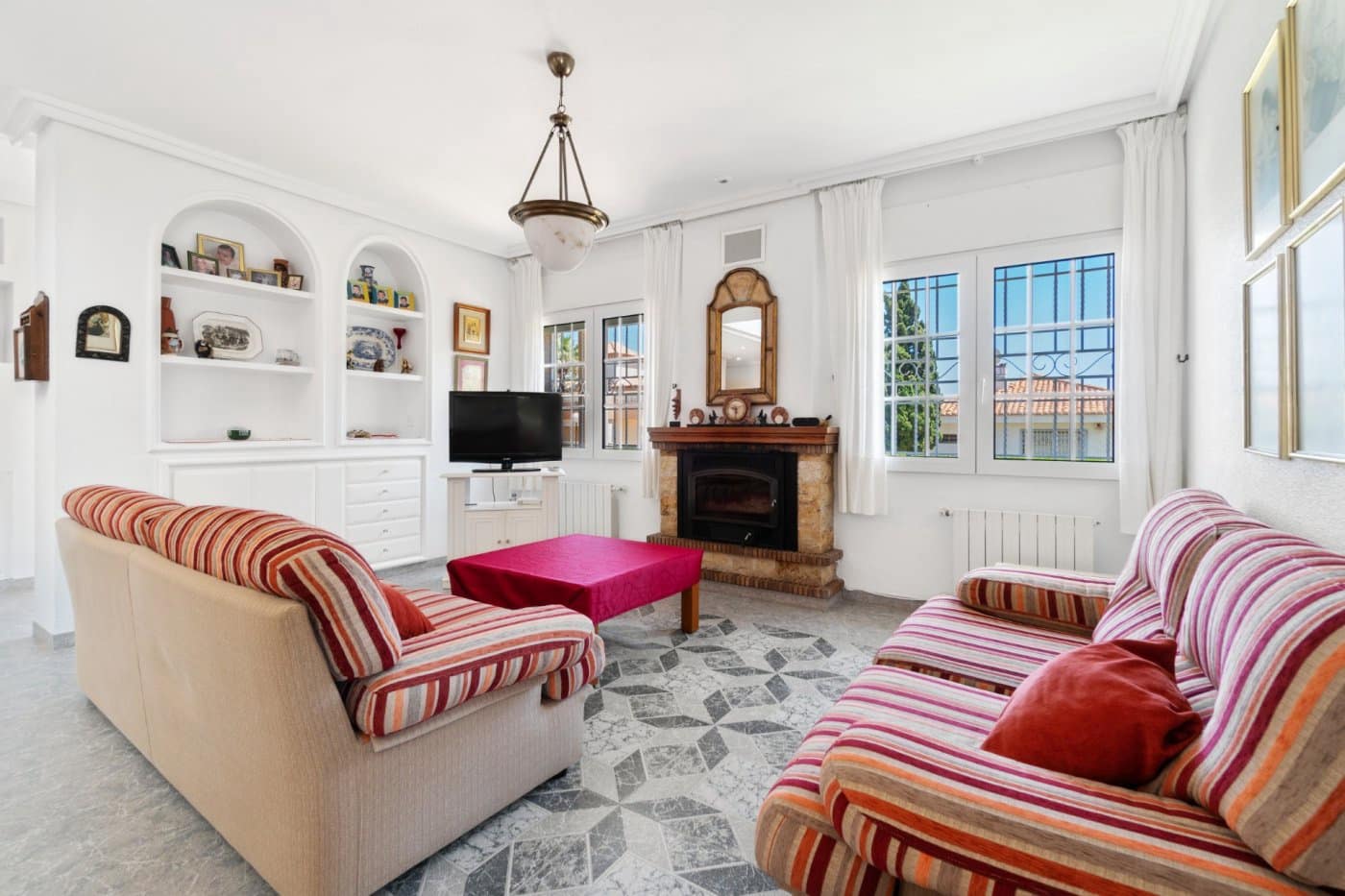 5 bedroom Villa for sale in La Veleta with pool garage - € 1,200,000 (Ref: 9462121)